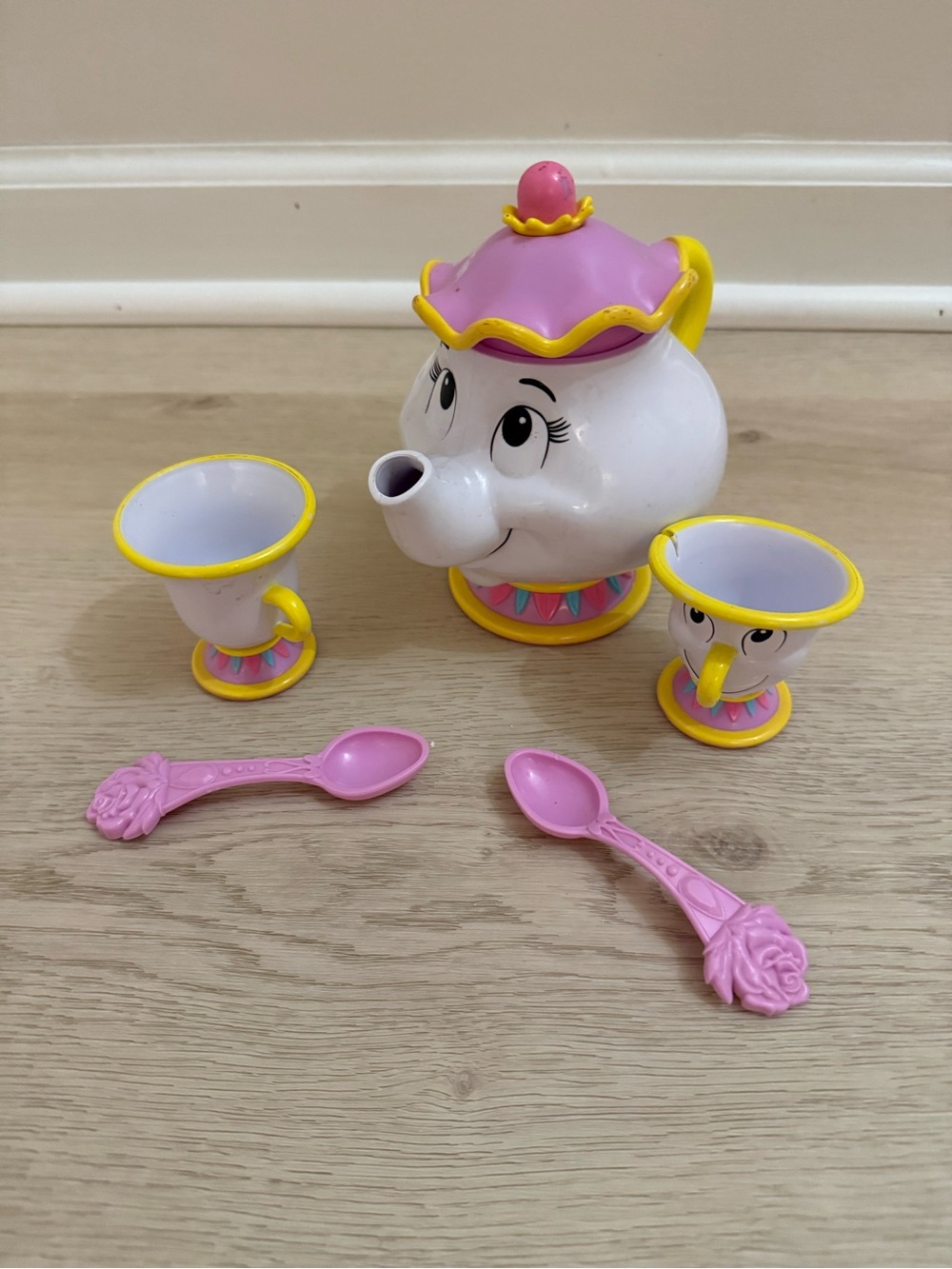 Disney Princess Belle’s Musical Tea Party set accessories *no cart